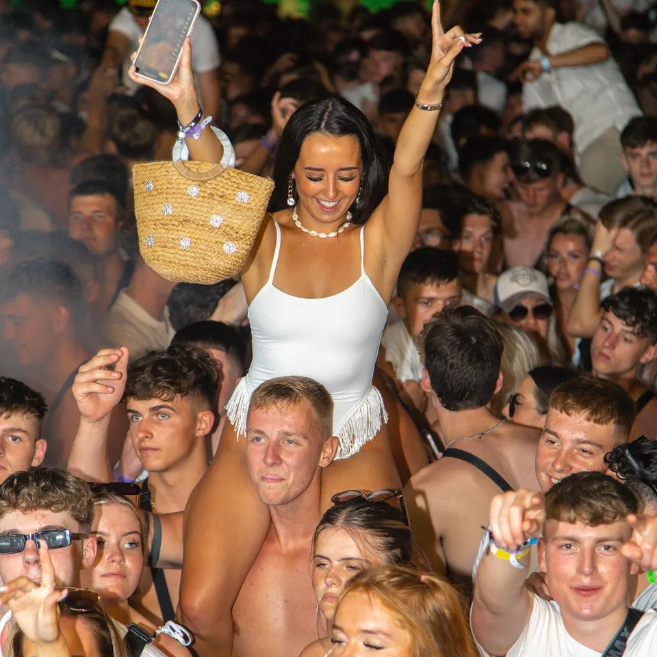 zante spending money